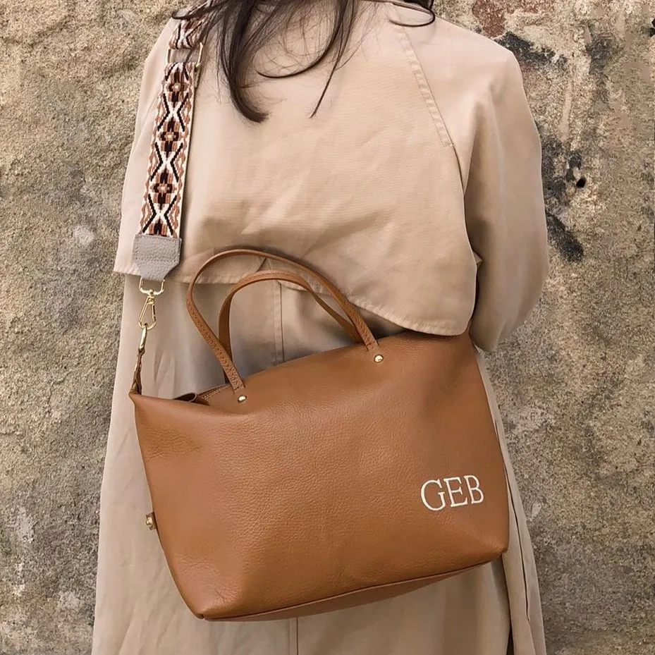 Bolso piel camel iniciales bordadas