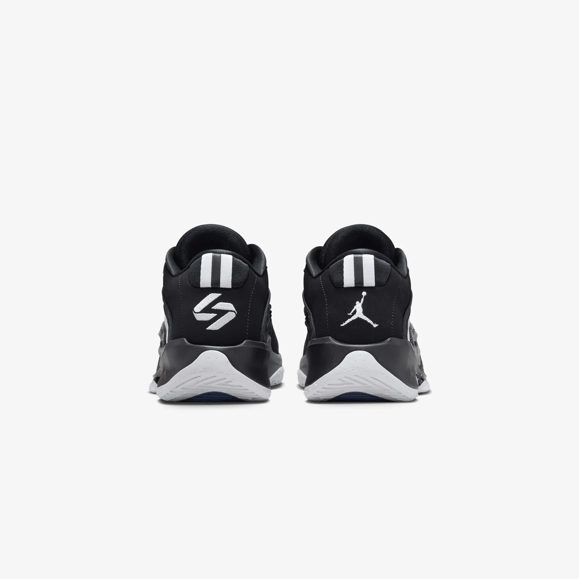 JORDAN | LUKA 3 PF "SPEEDWAY" { BLACK/WHITE-SMOKE GREY