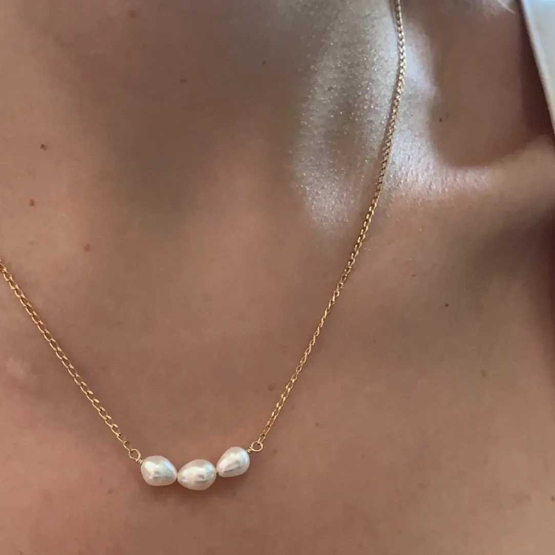 SKINNY TRIPLE PEARL NECKLACE