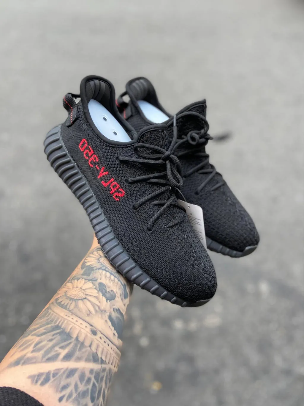 Tênis Adidas Yeezy Boost 350 V2 Black Red (Bred)